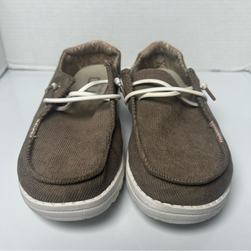 Hey Dude Wendy Shoes Corduroy Chestnut w Rose Gold Back accent Size 6